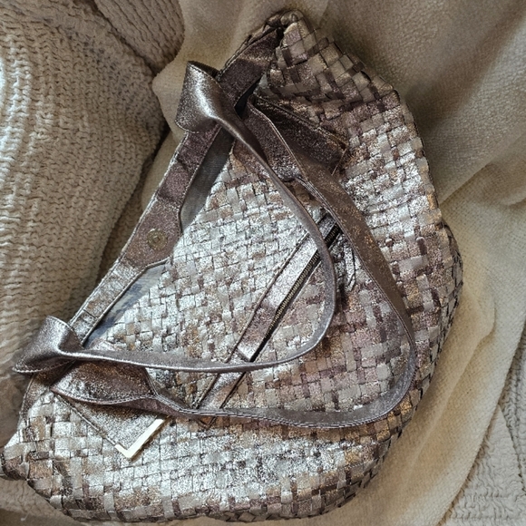 Chic Metallic Elliot Lucca Woven Tote Bag - Picture 3 of 6